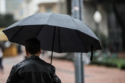 Onda de frio chega acompanhada de chuva no estado do Rio Grande do Sul.Indexador: DF<!-- NICAID(16047223) -->