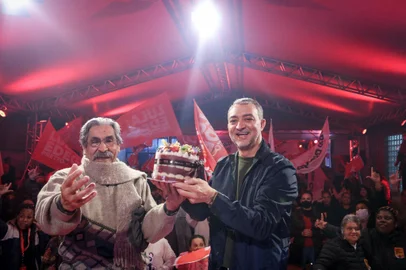 Edegar Pretto e Olívio Dutra comemroaram aniversário <!-- NICAID(15134728) -->