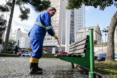 CAXIAS DO SUL, RS, BRASIL, 11/06/2025. Manutenção de espaços públicos, capinas e iluminação pública: saiba o que faz a secretaria de Gestão Urbana de Caxias, que completa três meses de atuação. (Neimar De Cesero/Agência RBS)Indexador: Neimar De Cesero<!-- NICAID(16057269) -->