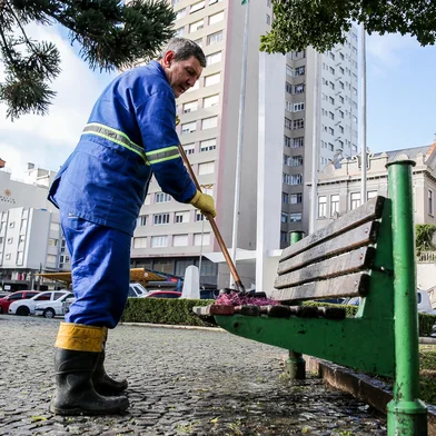 CAXIAS DO SUL, RS, BRASIL, 11/06/2025. Manutenção de espaços públicos, capinas e iluminação pública: saiba o que faz a secretaria de Gestão Urbana de Caxias, que completa três meses de atuação. (Neimar De Cesero/Agência RBS)Indexador: Neimar De Cesero<!-- NICAID(16057269) -->