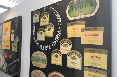 Secretaria da Cultura apresenta "Marcas e Rótulos: História da Vinicultura em Caxias do Sul". A mostra está aberta para visitação das 9h às 17h, no hall de entrada da SMC.<!-- NICAID(15315800) -->