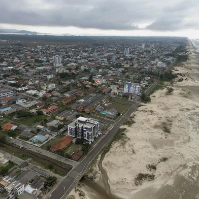 ARROIO DO SAL, RS, BRASIL, 10/07/2023. De acordo com IBGE, Arroio do Sal é a cidade com mais residências desocupadas do que ocupadas em todo o Brasil. Isso ocorre por conta da população flutuante. (Neimar De Cesero/Agência RBS)<!-- NICAID(15478870) -->