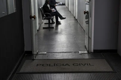 *** EXCLUSIVO *** PORTO ALEGRE, RS, BRASIL, 22-09-2025. CASO DA MALA, Polícia Civil fala sobre o caso do esquartejamento de Brasília Costa, vítima de feminicídio. Brasília foi morta por seu então companheiro, Ricardo Jardim. Na imagem, a 2ª Delegacia de Homicídios.  Fotos: Duda Fortes/Agencia RBS<!-- NICAID(16144946) -->