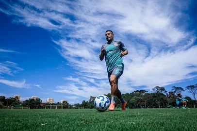 Treino do Juventude com foco na Série A do Brasileirão 2025. Na foto, o lateral-esquerdo Alan Ruschel.<!-- NICAID(15990005) -->