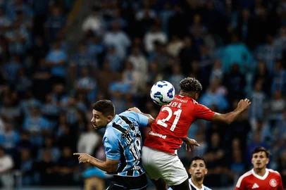 PORTO ALEGRE, RS, BRASIL - 19/04/2025 - Gre-Nal 447: Grêmio e Inter se encontram em campo, novamente, pela Série A do Campeonato Brasileiro. FOTO: RENAN MATTOS / AGÊNCIA RBSIndexador: Andre Avila<!-- NICAID(16020397) -->