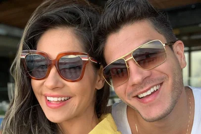 Mayra Cardi e Arthur Aguiar<!-- NICAID(14491581) -->