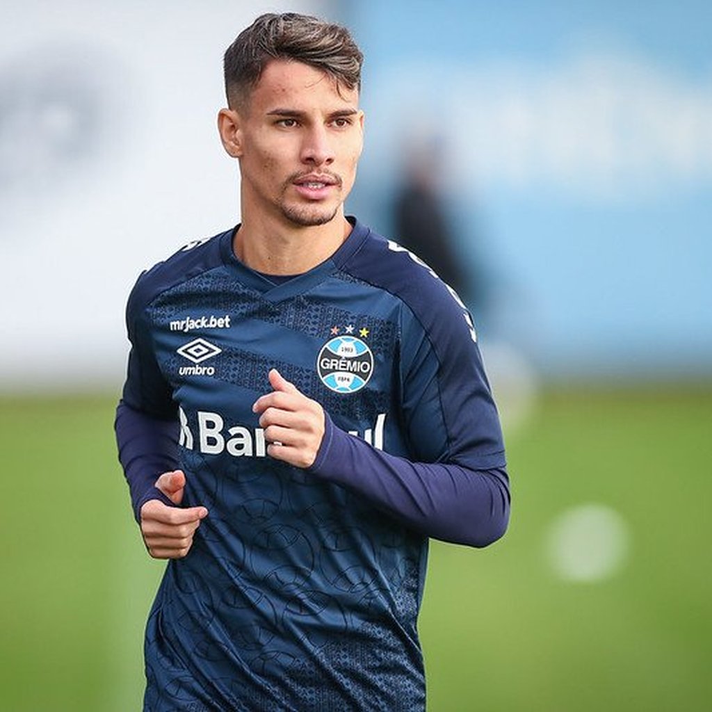 Após cirurgia, Grêmio aguarda por retorno de Ferreira em julho e