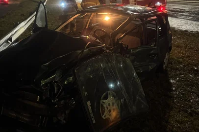 Colisão entre carro e carreta deixa mulher gravemente ferida na RS-122, em Farroupilha<!-- NICAID(16319361) -->