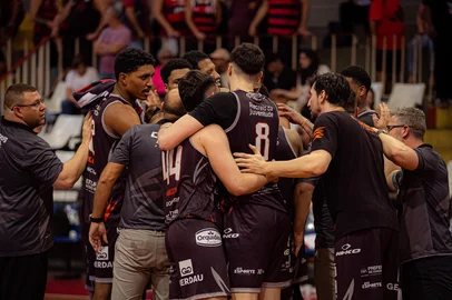 No jogo 2 das oitavas de final do NBB, Caxias Basquete derrotou o Flamengo, no Rio de Janeiro, por 78 a 76.Indexador: PAULA REIS<!-- NICAID(16025359) -->