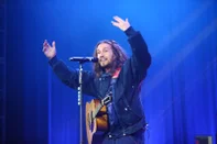 Vitor Kley faz show na escolha da rainha e princesas da Festa da Uva 2026