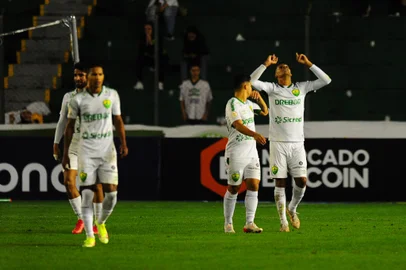CAXIAS DO SUL, RS, BRASIL, 24/04/2022. Juventude x Cuiabá, jogo válido pela terceira rodada da série A do Campeonato Brasileiro e realizado no estádio Alfredo Jaconi. (Porthus Junior/Agência RBS)<!-- NICAID(15076983) -->