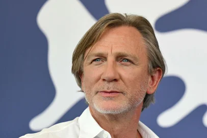 Actor Daniel Craig attends the photocall of the movie 'Queer' presented in competition during the 81st International Venice Film Festival at Venice Lido, on September 3, 2024. (Photo by Alberto PIZZOLI / AFP)Editoria: ACELocal: VeniceIndexador: ALBERTO PIZZOLISecao: cinema industryFonte: AFPFotógrafo: STF<!-- NICAID(15857044) -->