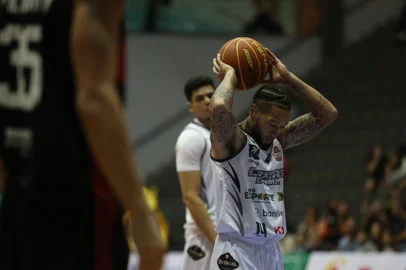 CAXIAS DO SUL, RS, BRASIL, 03/01/2024. Caxias do Sul Basquete x Flamengo, jogo válido pela última rodada do turno do Novo Basquete Brasil - NBB 2023/2024 - realizado no ginásio do Sesi. (Bruno Todeschini/Agência RBS)<!-- NICAID(15640877) -->