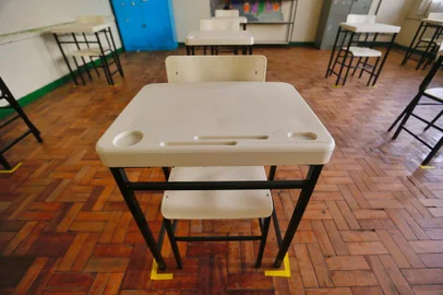 PORTO ALEGRE, RS, BRASIL, 19/02/2021-Preparativos para o início do ano letivo em Porto Alegre: Escola Liberato Salzano VIeira da Cunha    Foto:  Lauro Alves  / Agencia RBS<!-- NICAID(14718203) -->