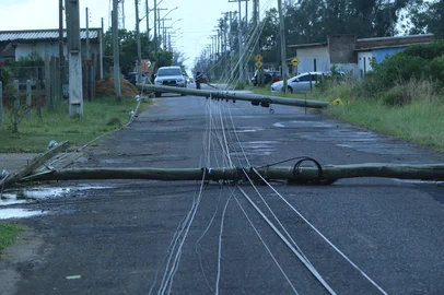 IMBÉ, RS, BRASIL - 10/02/2025 - Temporal causa estragos e transtornos no Litoral Norte. Na imagem, a situação no município de Imbé. FOTO: RONALDO BERNARDI, AGÊNCIA RBS<!-- NICAID(15978153) -->