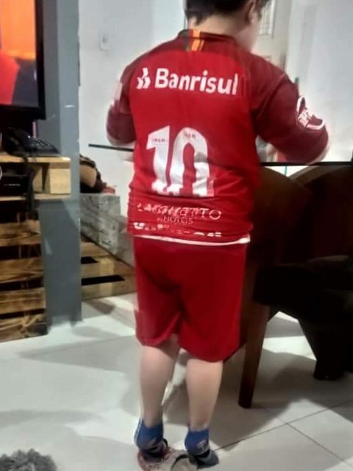 Ele só conseguia andar com a ponta dos pés