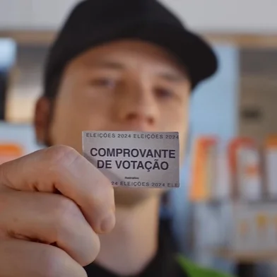 Rede de fast food dará lanche de graça para eleitores do 1° turno<!-- NICAID(15884157) -->