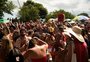 Samba, suor e diversidade: carnaval de rua volta a reunir foliões na orla do Guaíba