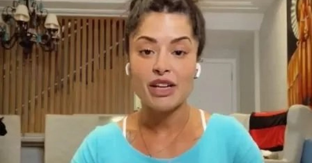 Aline Riscado fica menstruada durante live e normaliza: "Algo divino