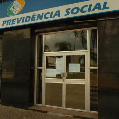 *** previdência Social - Julio C. ***Prédio da Previdência Social,interditado pela delegacia Regional do Trabalho<!-- NICAID(1758162) -->