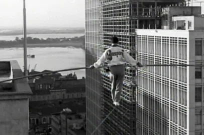 Apresentação alemães do Zugspitz Artisten em Porto Alegre em 1957.<!-- NICAID(15405606) -->