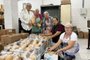 Voluntários de Frederico Westphalen produzem pães, cucas e bolachas para famílias atingidas pelas enchentes<!-- NICAID(15764627) -->