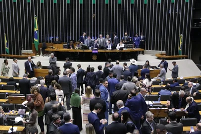 Câmara vota projeto contra adultização de crianças e adolescentes em redes sociais<!-- NICAID(16106452) -->