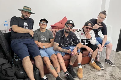 Tem novo som dos caras da Magnata Joe. A novidade é o single "O Verdadeiro Valor", com uma música em clima nostálgico.A trupe é formada por Cris Albert (vocal e Harmônica) Zou Lucena (vocal e beatbox), Lucian Ferreira (guitarra), Claitinho Cogumelos (baixo) e Ismael Galiotto (bateria).<!-- NICAID(15750124) -->