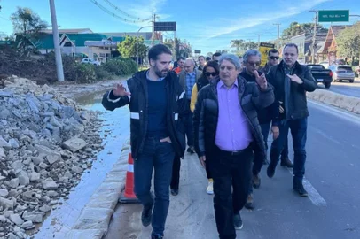 governador Eduardo Leite e prefeito de Gramado, Nestor Tissot, vistoriam áreas afetadas pelas chuvas em Gramado.<!-- NICAID(15778836) -->