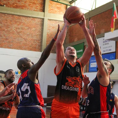 A Secretaria Municipal do Esporte e Lazer (SMEL) está com inscrições abertas para os Jogos Abertos de Basquetebol, nas categorias masculina e feminina. <!-- NICAID(16072570) -->