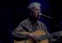 Caetano embarga voz em primeiro show após a morte de Gal Costa