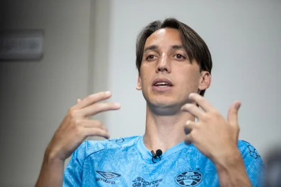 Pedro Geromel, zagueiro do Grêmio concede entrevista falando sobre sua despedida do tricolor.Arena do Grêmio fez uma homenagem com exposição e túnel do tempo da história do atleta no clube. Exposição mostrou a carreira do zagueiro junto ao Grêmio.<!-- NICAID(15928471) -->