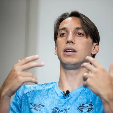 Pedro Geromel, zagueiro do Grêmio concede entrevista falando sobre sua despedida do tricolor.Arena do Grêmio fez uma homenagem com exposição e túnel do tempo da história do atleta no clube. Exposição mostrou a carreira do zagueiro junto ao Grêmio.<!-- NICAID(15928471) -->