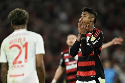 MAURO PIMENTEL / AFP (FILES) Flamengo's forward #27 Bruno Henrique reacts after missing an opportunity to score during the Copa Libertadores round of 16 first leg all-Brazilian football match between Flamengo and Internacional at the Maracana stadium in Rio de Janeiro, Brazil, on August 13, 2025. Bruno Henrique was sanctioned on September 4, 2025 with a 12-game suspension by sports justice, after being accused of intentionally getting a yellow card to benefit his relatives in online betting. (Photo by Mauro PIMENTEL / AFP)<!-- NICAID(16117325) -->