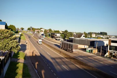 Rodovia BR-285 em Passo Fundo,<!-- NICAID(15943145) -->