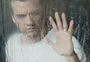 Wagner Moura luta para salvar a família em filme que estreia na Netflix