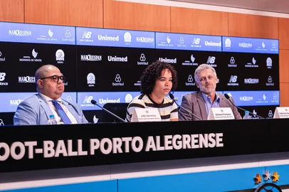Bárbara Fonseca, executiva de futebol feminino do Grêmio, ao lado dos diretores, Fabrício Fontanella e João Hermínio<!-- NICAID(16207286) -->