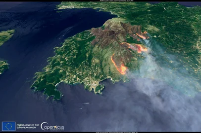 A atual crise de incêndios florestais na Grécia continua inabalável. Esta imagem, adquirida por um satélite Copernicus Sentinel-2 em 25 de julho de 2023, mostra o último grande episódio de incêndio florestal em Corfu, na Grécia, que eclodiu em 23 de julho. 2.500 turistas e residentes de aldeias próximas foram evacuados enquanto os bombeiros continuam a combater o fogo, que ainda não está sob controle.A Equipe de Mapeamento Rápido Copernicus EMS foi ativada ( EMSR677 ) para apoiar o monitoramento e o gerenciamento do incêndio. De acordo com os últimos dados do Sistema Europeu de Informação sobre Incêndios Florestais (EFFIS), 43.803 hectares de terra já foram destruídos na Grécia este ano.Foto: European Union, Copernicus Sentinel-2 imagery / Divulgação<!-- NICAID(15497438) -->
