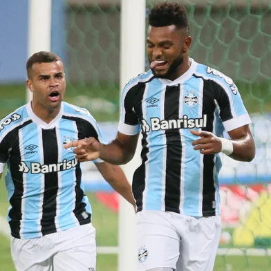 BRASILEIRO A 2021 - CUIABÁ X GRÊMIOMT - BRASILEIRO A 2021 - CUIABÁ X GRÊMIO - ESPORTES - BRASILEIRO A 2021 - CUIABÁ X GRÊMIO - Borja jogador do Grêmio comemora seu gol com Alisson jogador da sua equipe durante partida contra o Cuiabá no estádio Arena Pantanal pelo campeonato Brasileiro A 2021. 18/08/2021 - Foto: GIL GOMES/AGIF - AGÊNCIA DE FOTOGRAFIA/AGIF - AGÊNCIA DE FOTOGRAFIA/ESTADÃO CONTEÚDOEditoria: ESPORTESLocal: CUIABAIndexador: GIL GOMESFotógrafo: AGIF - AGÊNCIA DE FOTOGRAFIA<!-- NICAID(14865983) -->