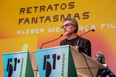 12/08/2023 - 51Âº Festival de Cinema de Gramado - Diretor Kleber MendonÃ§a Filho do longa de abertura "Retratos Fantasma" / Foto: Cleiton Thiele/AgÃªncia Pressphoto<!-- NICAID(15508900) -->