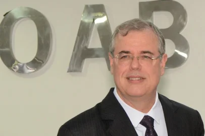 O ex-presidente da secccional baiana da Ordem dos Advogados do Brasil, Luiz Viana Queiroz, foi eleito vice-presidente do Conselho Federal da OAB para o triênio 2019/2021 na noite desta quinta-feira (31/01), em Brasília. O novo presidente nacional da OAB é o ex-presidente da seccional do Rio de Janeiro, Felipe Santa Cruz.