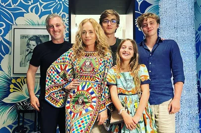 Angélica e sua família<!-- NICAID(15614328) -->