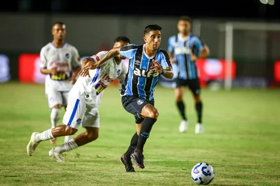 Gremio x Sao RaimundoRS - FUTEBOL/COPA DO BRASIL 2024 /GREMIO X SAO RAIMUNDO - ESPORTES - Lance da partida entre Gremio e Sao Raimundo disputada na noite desta quarta-feira, na Estadio Canarinho, em Boa Vista, valida pela da Copa do Brasil 2025. FOTO: LUCAS UEBEL/GREMIO FBPAEditoria: SPOLocal: Boa VistaIndexador: Lucas UebelSecao: futebolFonte: Gremio.netFotógrafo: Gremio x Sao Raimundo<!-- NICAID(15980120) -->