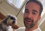 De volta após mais de duas semanas em viagem, Eduardo Leite é recebido por cachorrinhos no Piratini: “Só falta o Thalis”