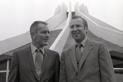 Astronautas  James lowell e Donald Slayton visitam o planetário em POA.#Fotógrafo: Nico Esteves#Envelope: 84815<!-- NICAID(15260634) -->