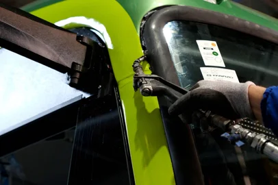 Marcopolo / Divulgação A Marcopolo conquistou sua primeira patente verde com a criação da Massa Hefesto, uma tecnologia inédita para ser usada na vedação de ônibus.<!-- NICAID(16326653) -->