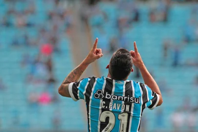 GRÊMIO X SANTA CRUZRS - FUTEBOL/CAMPEONATO GAÚCHO/GRÊMIO X SANTA CRUZ - ESPORTES - Cristian Pavon, do Grêmio, comemora seu   gol marcado sobre a equipe do Santa   Cruz durante partida válida pela 9ª   rodada da primeira fase do Campeonato   Gaúcho realizada na Arena do Grêmio, em   Porto Alegre (RS), na tarde deste   sábado, 17 de fevereiro de 2024.   17/02/2024 - Foto: MIGUEL NORONHA/ENQUADRAR/ESTADÃO CONTEÚDOEditoria: ESPORTESLocal: PORTO ALEGREIndexador: MIGUEL NORONHAFonte: Agencia EnquadrarFotógrafo: ENQUADRAR<!-- NICAID(15734109) -->