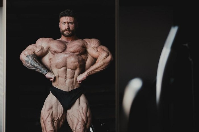 Reprodução / Chris Bumstead / Instagram