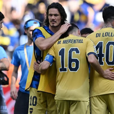 Boca Juniors' Uruguayan forward #10 Edinson Cavani (C-L) and teammate Uruguayan forward #16 Miguel Merentiel react at the end of the FIFA Club World Cup 2025 Group C football match between New Zealand's Auckland City and Argentina's Boca Juniors at the Geodis Park stadium in Nashville on June 24, 2025. (Photo by Federico PARRA / AFP)<!-- NICAID(16066740) -->