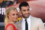 (FILES) US singer Britney Spears (L) and boyfriend Sam Asghari arrive for the premiere of Sony Pictures' "Once Upon a Time... in Hollywood" at the TCL Chinese Theatre in Hollywood, California on July 22, 2019. Spears and her model husband Asghari are heading for a divorce after 14 months of marriage, US media reported -- the latest personal crisis for the troubled pop star. Asghari, 29, filed divorce papers noting "irreconcilable differences" in their relationship, US entertainment media said on August 16, 2023, citing "multiple sources." The couple was married in 2022. (Photo by VALERIE MACON / AFP)Editoria: ACELocal: HollywoodIndexador: VALERIE MACONSecao: cinemaFonte: AFPFotógrafo: STF<!-- NICAID(15513093) -->